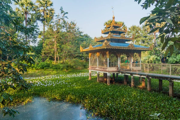 Klein Heiligdom Een Meer Bago Myanmar — Stockfoto