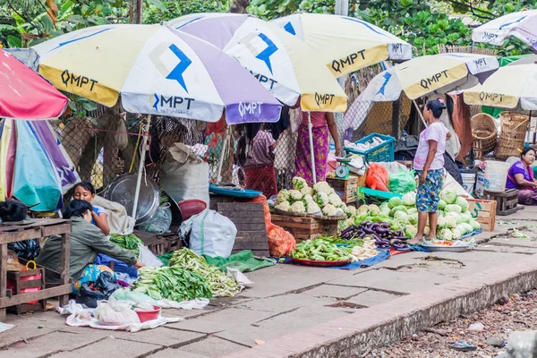 Yangon Myanmar Prosince 2016 Železniční Stanice Platforma Používá Jako Tržiště — Stock fotografie