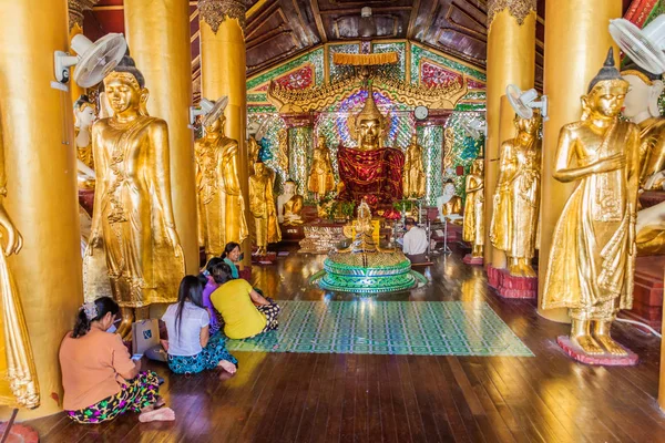 Yangon Myanmar Dicembre 2016 Interno Santuario Shwedagon Paya Pagoda Yangon — Foto Stock