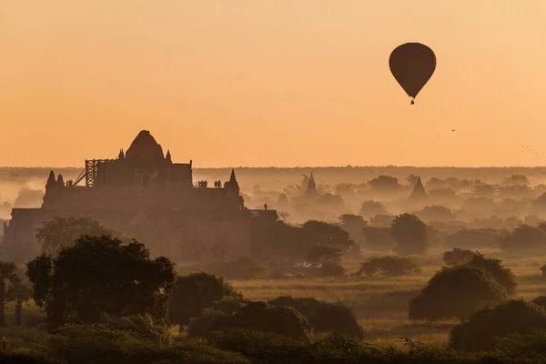 Balóny Nad Bagan Pyathada Paya Chrám Myanmar — Stock fotografie