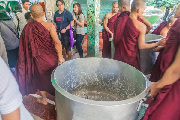 Bago Myanmar December 2016 Monniken Van Kya Kha Wain Kyaung — Stockfoto