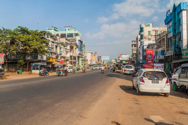 Bago Myanmar Dicembre 2016 Traffico Sulla Strada Principale Yangon Mandalay — Foto Stock