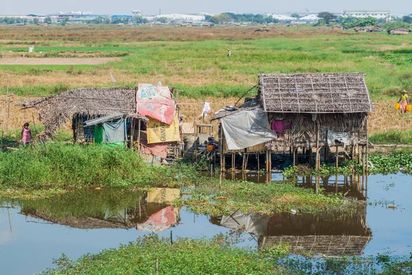 Yangon Myanmar Aralık 2016 Alanlar Yangon Myanmar Banliyölerinde Evleri — Stok fotoğraf