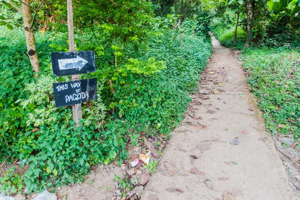 Pfeil Der Den Weg Zwegabin Der Nähe Von Hpa Myanmar — Stockfoto