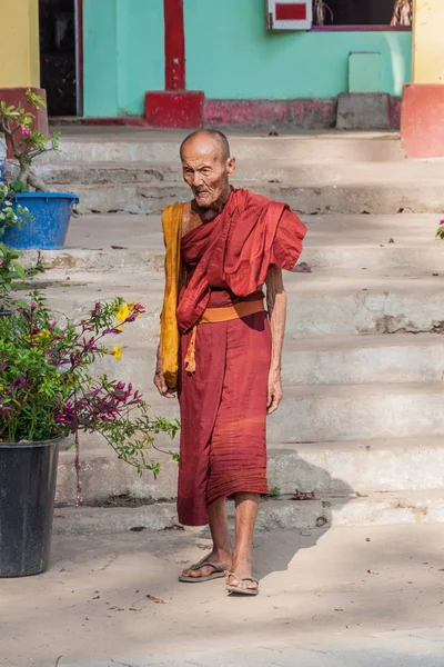 Hpa Myanmar Prosince 2016 Postarší Mnich Nedaleko Saddan Jeskyně Poblíž — Stock fotografie
