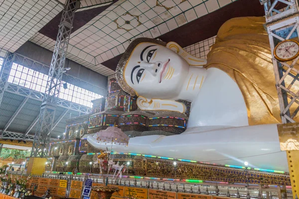 Shwethalyaung Reclinado Templo Buda Bago Mianmar — Fotografia de Stock