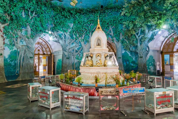 Yangon Myanmar Diciembre 2016 Interior Del Templo Maha Wizaya Zedi —  Fotos de Stock