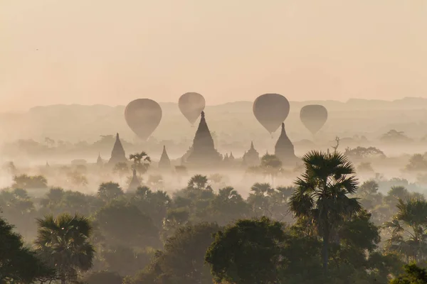 Luftballons Über Bagan Und Die Skyline Seiner Tempel Myanmar — Stockfoto