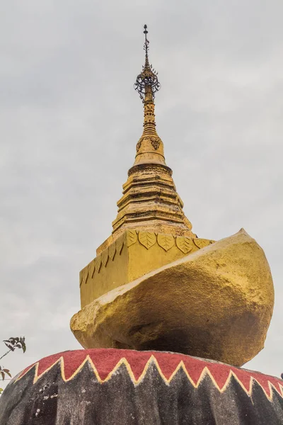 缅甸凯克蒂约山 附近的小佛塔 — 图库照片
