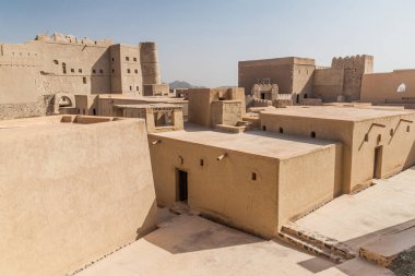 Bahla Fort, Umman Binaları