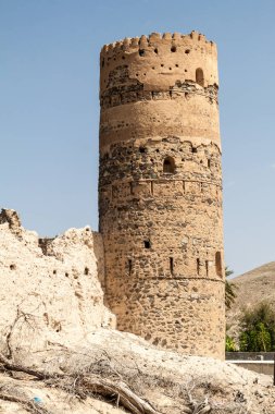 İbra, Umman yakınlarındaki eski bir kulenin kalıntıları