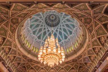 Muscat Sultan Qaboos Ulu Camii'nde Avize, Umman