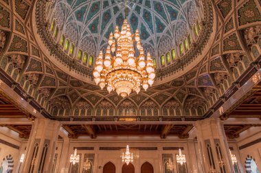 Muscat Sultan Qaboos Ulu Camii'nde Avize, Umman