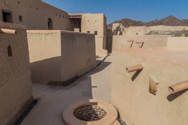 Bahla Fort, Umman'ın çeşitli binaları
