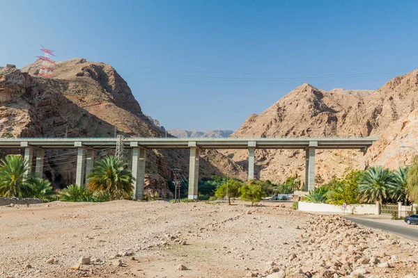 Most Autostradzie Nad Wadi Tiwi Oman — Zdjęcie stockowe