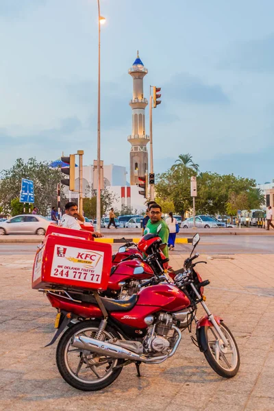 Muscat Omán Febrero 2017 Motos Reparto Kfc Distrito Ruwi Mascate — Foto de Stock