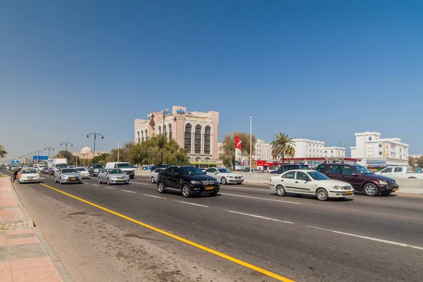 Muscat Omán Febrero 2017 Tráfico Calle Sultan Qaboos Mascate Omán — Foto de Stock