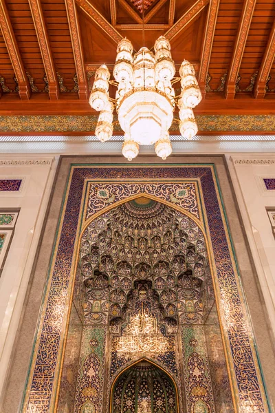 Lámpara Araña Gran Mezquita Del Sultán Qaboos Muscat Omán — Foto de Stock