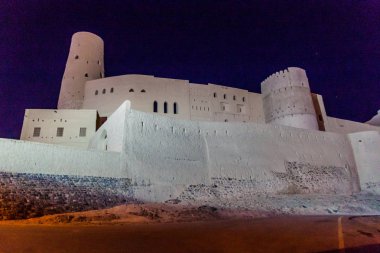 Bahla Fort, Umman'ın gece manzarası
