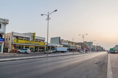Salalah, Umman - 26 Şubat 2017: Salalah'ta bir yol manzarası.