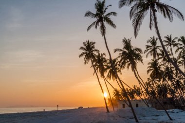 Salalah, Umman'da plajda gün batımı
