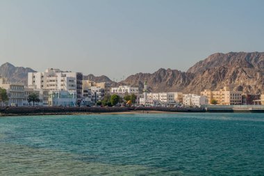 Muscat, Umman - 22 Şubat 2017: Umman Muscat'taki Mutrah Corniche'deki binalar