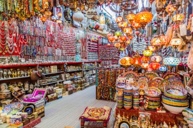 Muscat, Umman'da Muttrah souq bölgesinde alışveriş yapın