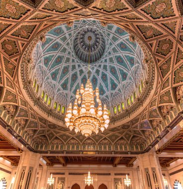 Muscat Sultan Qaboos Ulu Camii'nde Avize, Umman