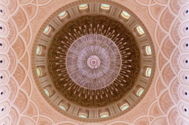 Salalah Sultan Qaboos Camii Avize, Umman