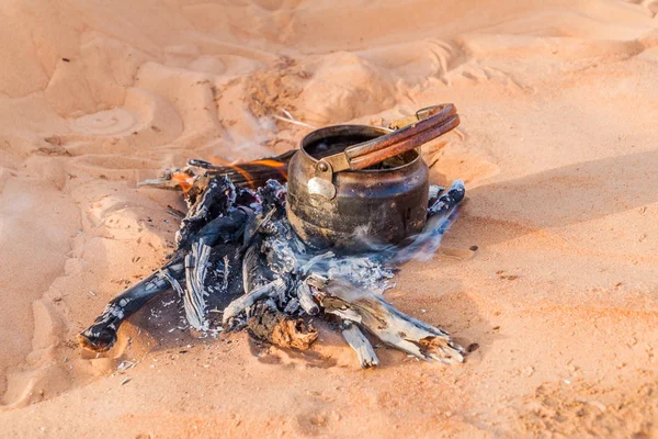 Кипячение Воды Песчаных Дюнах Песков Шаркия Вахиба Оман — стоковое фото