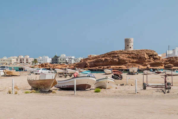 Vissersboten Sur Oman Uitkijktoren Ayjah Dorp Achtergrond — Stockfoto