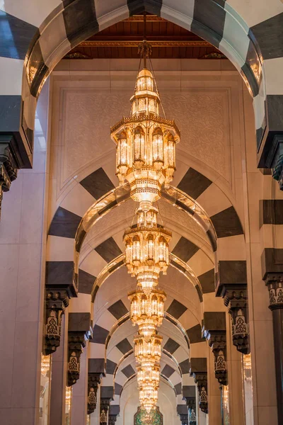 Lustres Sultan Qaboos Grand Mosque Muscat Omã — Fotografia de Stock