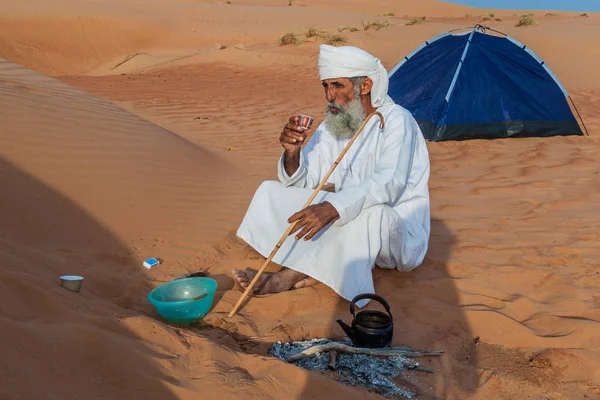 Wasil Oman Março 2017 Beduíno Local Prepara Café Nas Dunas — Fotografia de Stock