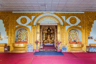 Inle, Myanmar - 28 Kasım 2016: Alodaw Pauk Pagoda'nın iç kısmı Inle gölünde, Myanmar