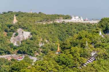 Stupas Mandalay yakınlarındaki Sagaing tepe, Myanmar