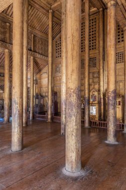 Mandalay, Myanmar - 4 Aralık 2016: Mandalay, Myanmar'daki Shwenandaw Kyaung Manastırı'nın İçişleri