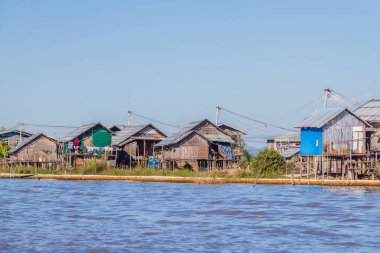Inle gölünde Stilt köyü, Myanmar
