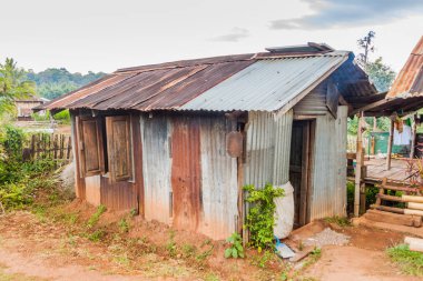 Hsipaw, Myanmar yakınlarındaki bir köyde Techer evi