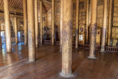 Mandalay, Myanmar - 4 Aralık 2016: Mandalay, Myanmar'daki Shwenandaw Kyaung Manastırı'nın İçişleri