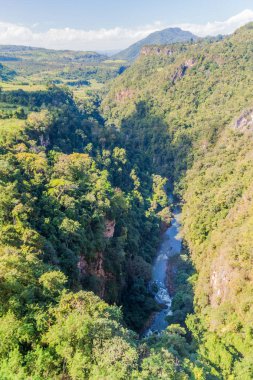 Gökteik (Gotik veya Gök Teik) Myanmar'da Gohtwin Deresi geçidi