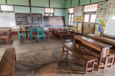 Hsipaw, Myanmar - 1 Aralık 2016: Hsipaw, Myanmar yakınlarındaki bir köy okulunun içi
