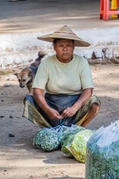 Kyaukme Myanmar Listopad 2016 Prodává Zeleninu Vlakovém Nádraží Kyaukme Myanmaru — Stock fotografie