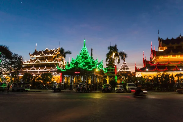 Mandalay Myanmar Prosince 2016 Noční Pohled Chrám Kyauktawgyi Mandalay Myanmar — Stock fotografie