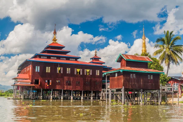 Alodaw Pauk Pagoda Inle gölünde, Myanmar