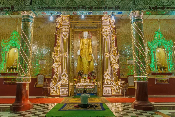 Mandalay Myanmar Декабря 2016 Интерьер Храма Kyauktawgyi Мандалае Мьянма — стоковое фото