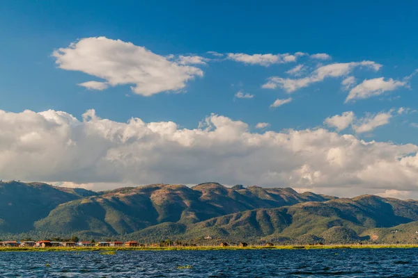 Bergen Inlemeer Myanmar — Stockfoto