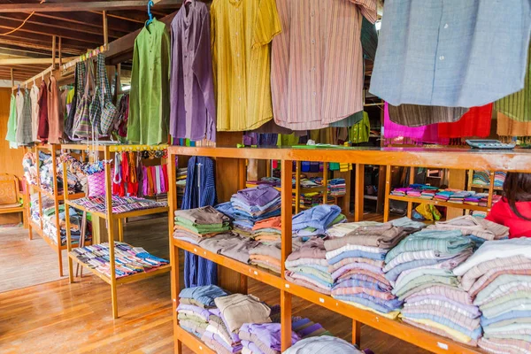 Inle Myanmar November 2016 Souvenir Butik Myat Pwint Chel Vävning — Stockfoto