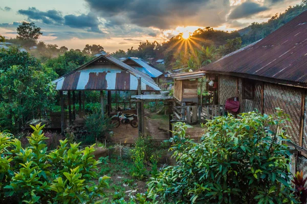 Západ Slunce Malé Vesnici Nedaleko Hsipaw Myanmaru — Stock fotografie