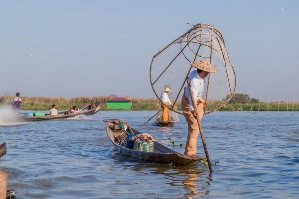 Inle Myanmar November 2016 Lokaler Fischer See Inle Angelt Auf — Stockfoto