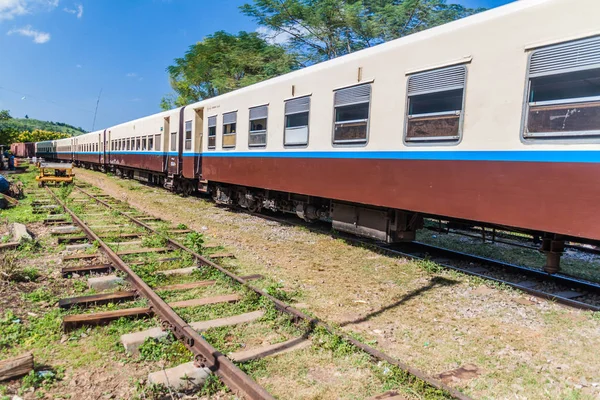 Gokteik Gök Teik Viyadüğü Yakınlarındaki Yerel Bir Istasyonda Tren Myanmar — Stok fotoğraf